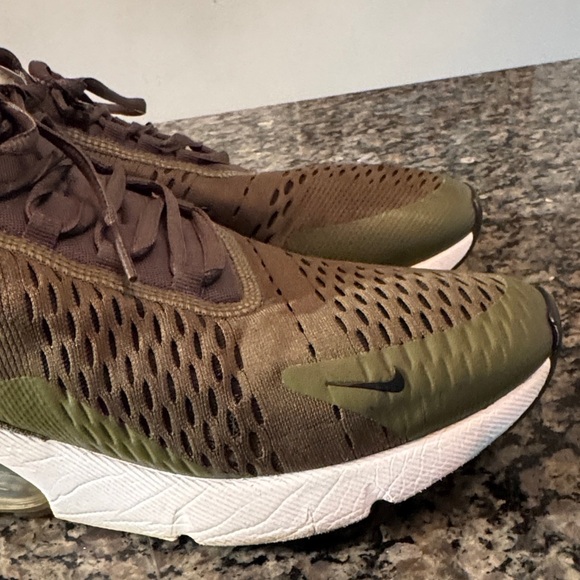 Nike Air Max 270 in olive and Black EUC 8.5 main image 7